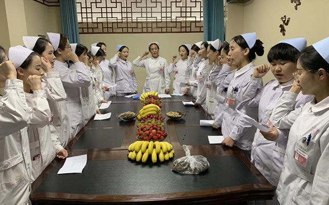 【5.12护士节】球速体育网页版-球速体育(中国),球速体育网页版-球速体育(中国)举办茶话会白衣天使受表彰(图2)